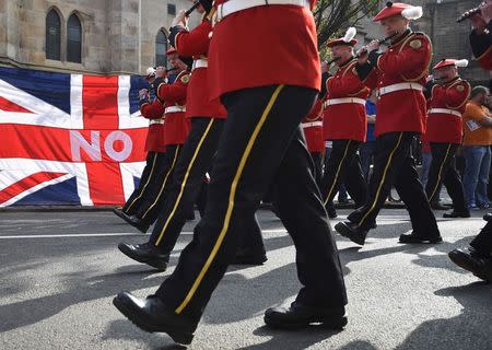 Band members march past a Union flag during a pro-Union rally in Edinburgh, Scotland September 13, 2014. REUTERS/Dylan Martinez