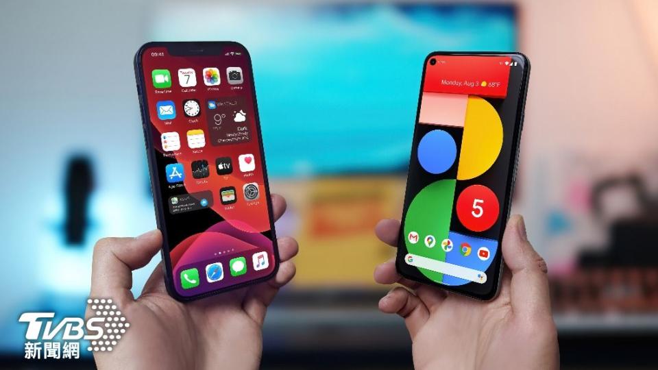 日媒指出iPhone（左）較制式化，Android手機（右）自由度較高。（示意圖／shutterstock 達志影像）