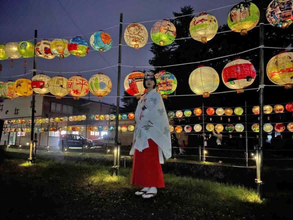 日本前橋市一年一度的赤城山夏日祭盛典於本月六、七日登場，今年初於台南市展出的消防祈福燈籠也成為夏日祭亮點。(南市消防局提供)