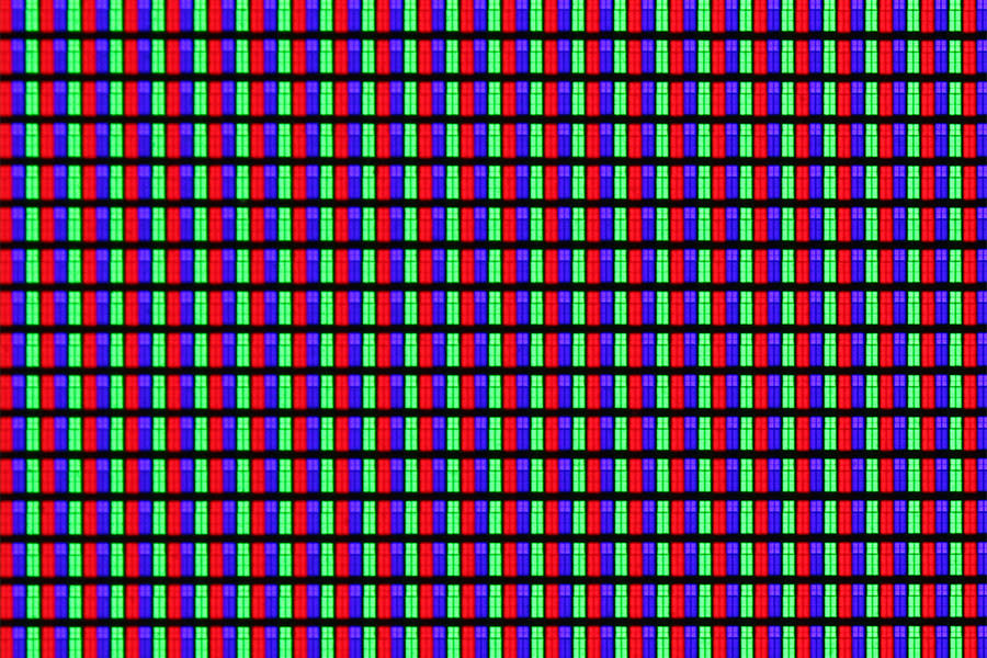 Backlight unit difference aside, the JS9500 and JS9000 seem to be using the same PVA LCD panel. Its RGB pixel matrix also adheres to Digital Europe's UHD standards.