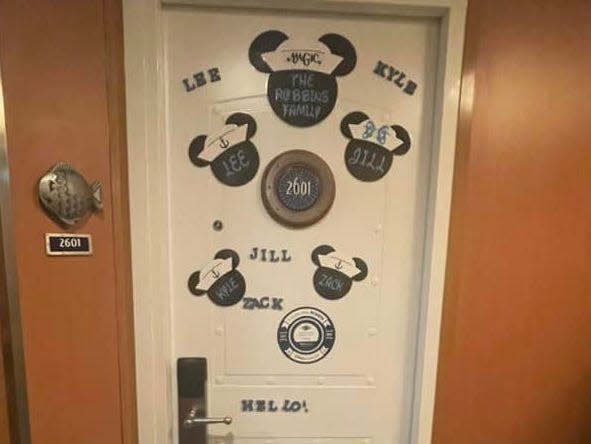 disney cruise door decorations