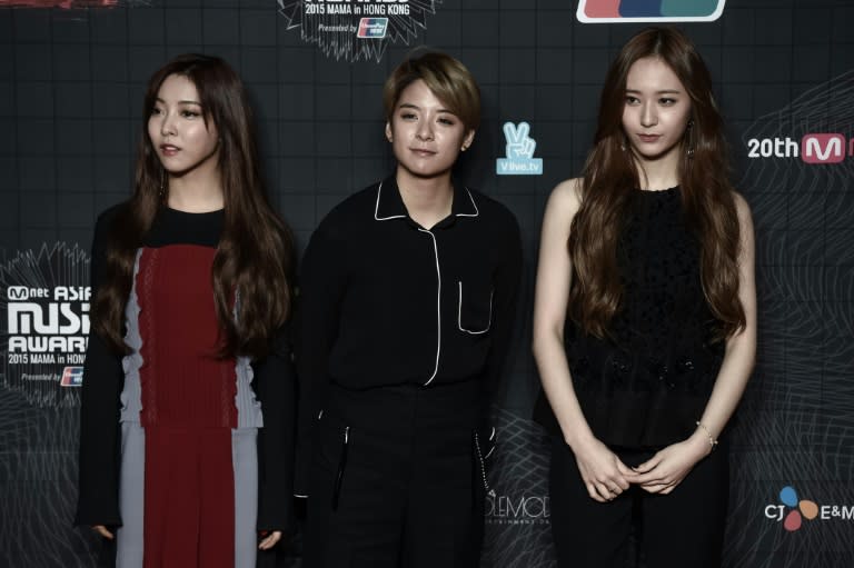 Members of the South Korean K-Pop music band f(x) pose on the red carpet of the 2015 Mnet Asian Music Awards in Hong Kong on December 2, 2015