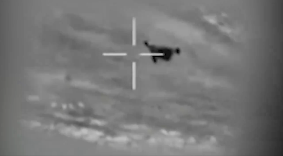 Ein israelischer Kampfjet fängt eine Drohne ab. - Copyright: IDF screengrab via X