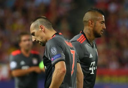 Soccer Football - Atletico Madrid v Bayern Munich - UEFA Champions League Group Stage - Group D - Vicente Calderon, Madrid, Spain - 28/9/16 Bayern Munich's Franck Ribery and Arturo Vidal Reuters / Paul Hanna/ Livepic