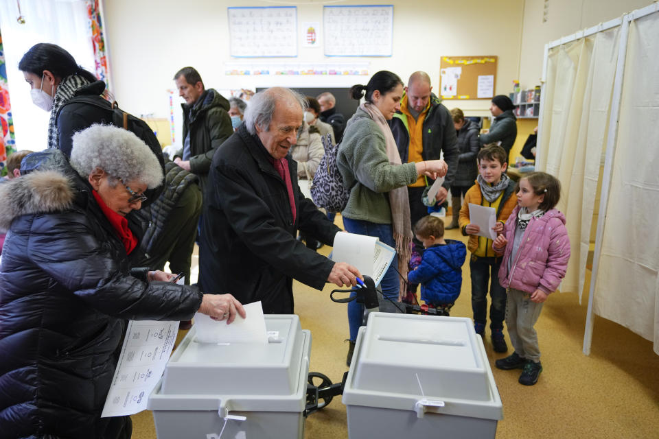 People queue to vote in general election in Budapest, Hungary, Sunday, April 3, 2022. Hungary's nationalist prime minister Viktor Orban seeks a fourth straight term in office, a coalition of opposition parties are framing the election as a referendum on Hungary's future in the West. (AP Photo/Petr David Josek)