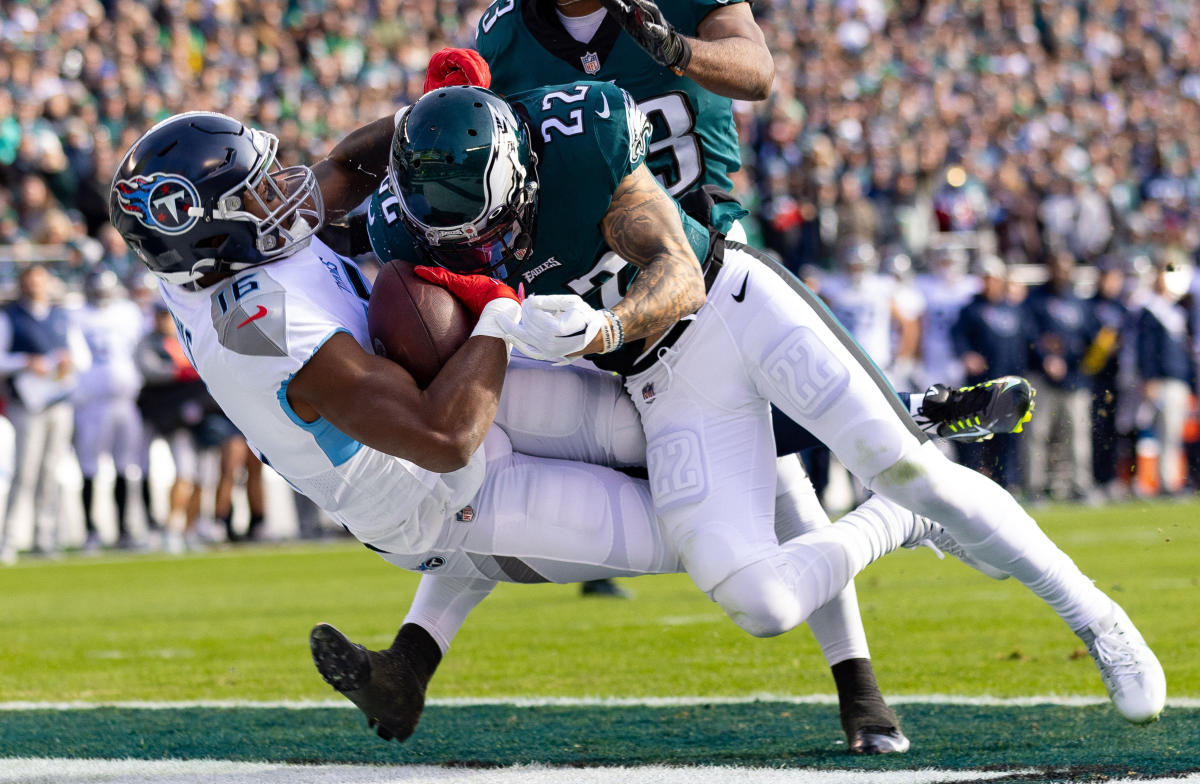 Titans’ Treylon Burks holds on for spectacular touchdown take despite hard hit to the head