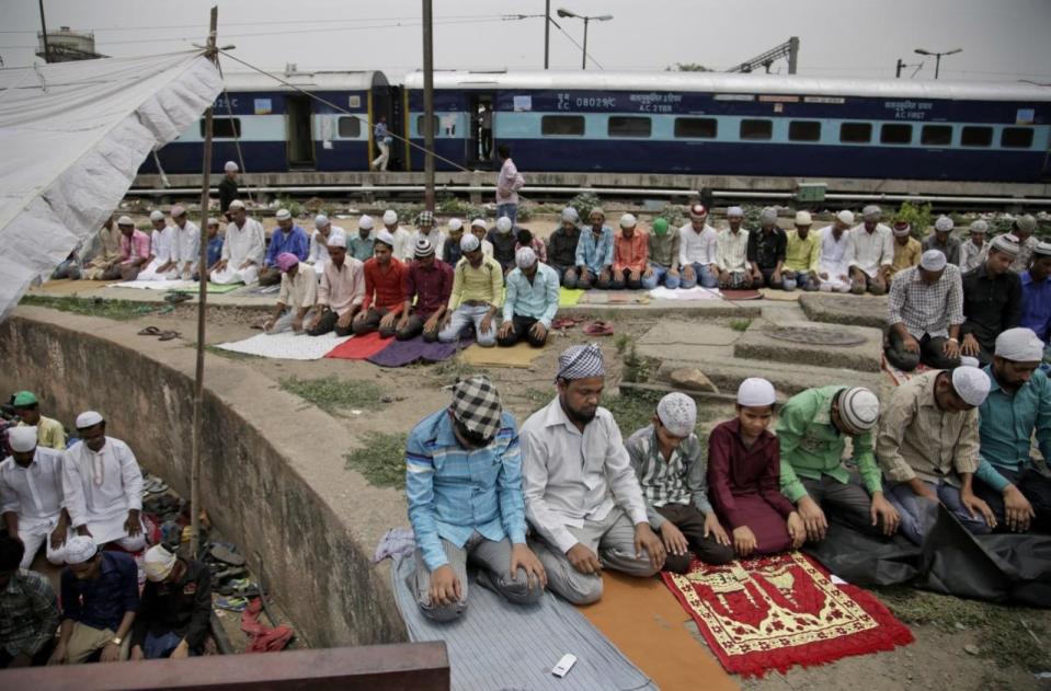 Prayers on the tracks