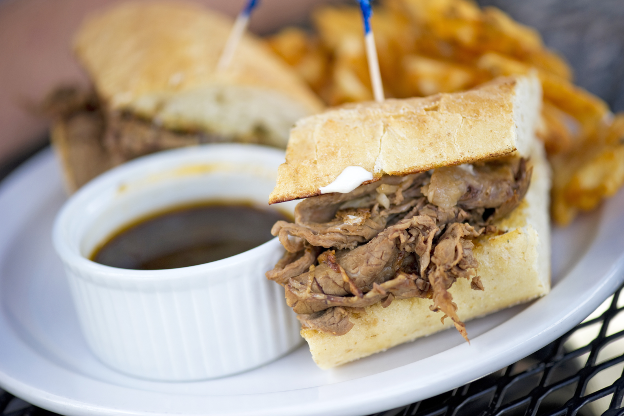 roast beef sandwich with jus