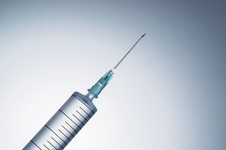5 ideas erróneas sobre la vacuna contra la gripe y COVID