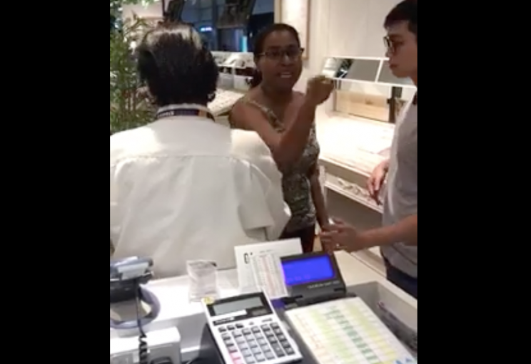 A woman was seen hitting two staff members of an optical shop in Tiong Bahru in this viral video. (Screenshot: Facebook/Gerald Teo)