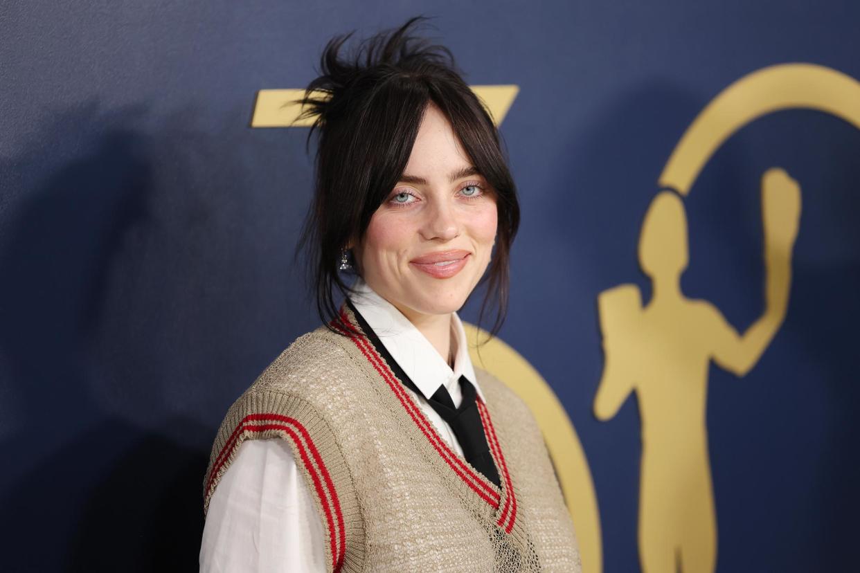 Billie Eilish Sings About Attraction to Women on New Song Lunch It s a Craving Not a Crush 178