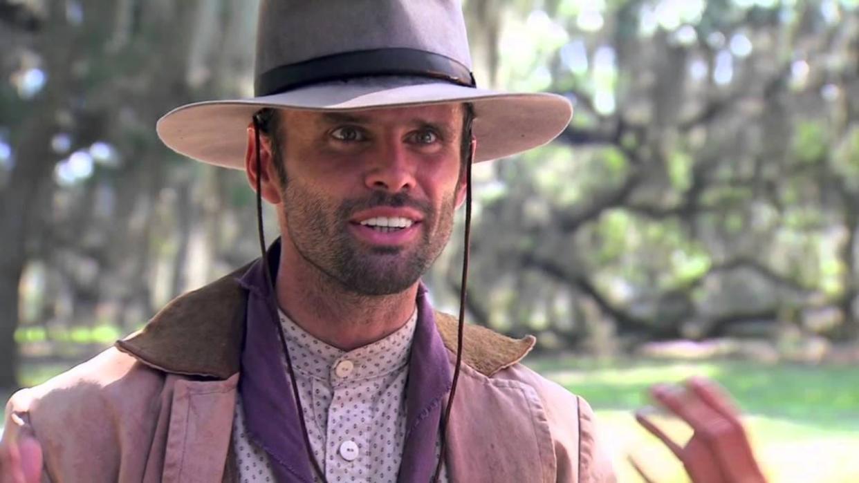 Walton Goggins in a cowboy hat