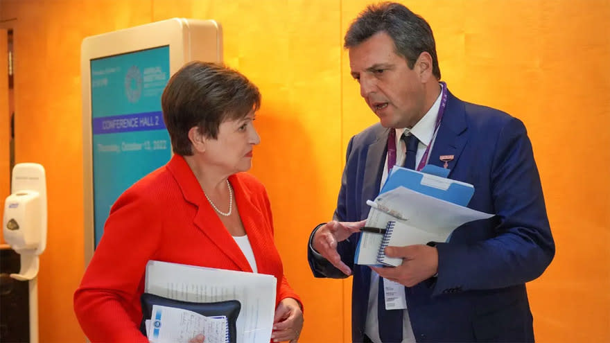 Kristalina Georgieva, directora del FMI, junto a Sergio Massa: las negociaciones se dilataron más de lo esperado