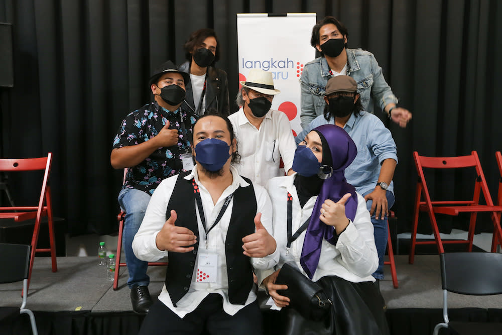 The participants of the Projek Langkah Baru, The Legacies (bottom) Trigalogy (middle) Arif Paiman (top right) and Hafiy Halim (top left). — Picture by Ahmad Zamzahuri