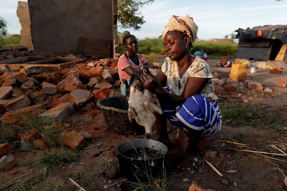 Maria Jofresse, 25, watches her mother Ester Thoma preparing food beside their damaged house in the aftermath of Cyclone Idai, in the village of Cheia, which means "Flood" in Portuguese, near Beira, Mozambique April 4, 2019. (Photo: Zohra Bensemra/Reuters) 