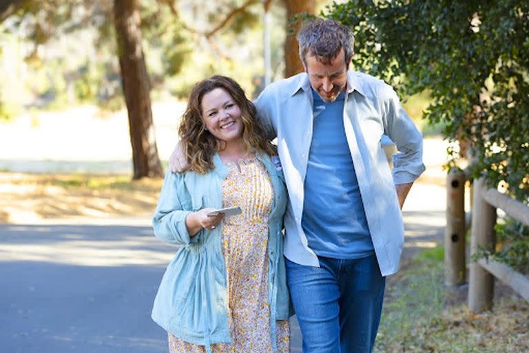 Melissa McCarthy y Chris O'Dowd en El estornino