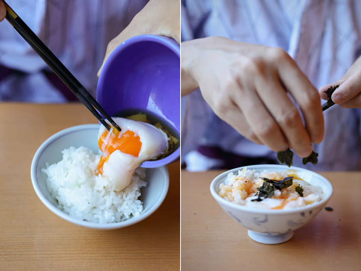 Pour the 'onsen tamago' together with its sauce onto the rice, crumbling some nori seaweed on top if desired.