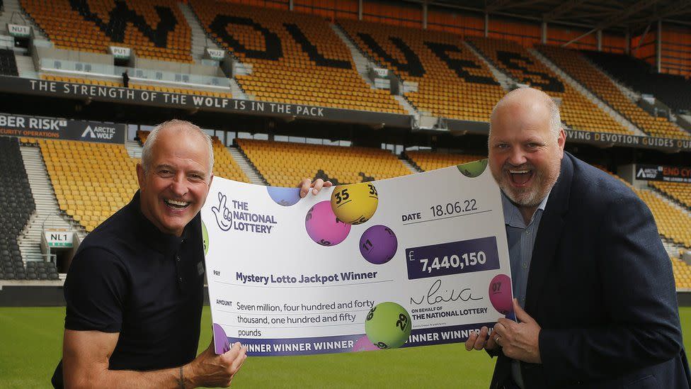 Wolves legend Steve Bull (L) and Camelot’s Andy Carter. (Camelot)