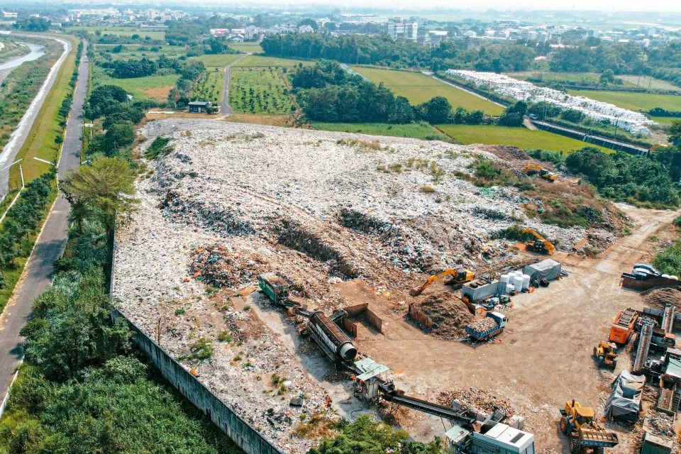 雲林垃圾堆積如山難去化，縣府三年前引進SRF系統，把家戶垃圾破碎後篩分出適合燃燒的廢棄物，賣給業者取代鍋爐燃料，改善垃圾囤積問題。記者黃仲裕／攝影