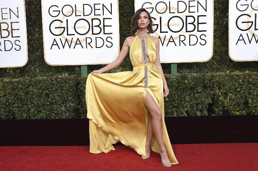 Emily Ratajkowski arrives at the 74th annual Golden Globe Awards at the Beverly Hilton Hotel on Sunday, Jan. 8, 2017, in Beverly Hills, Calif. (Photo by Jordan Strauss/Invision/AP)