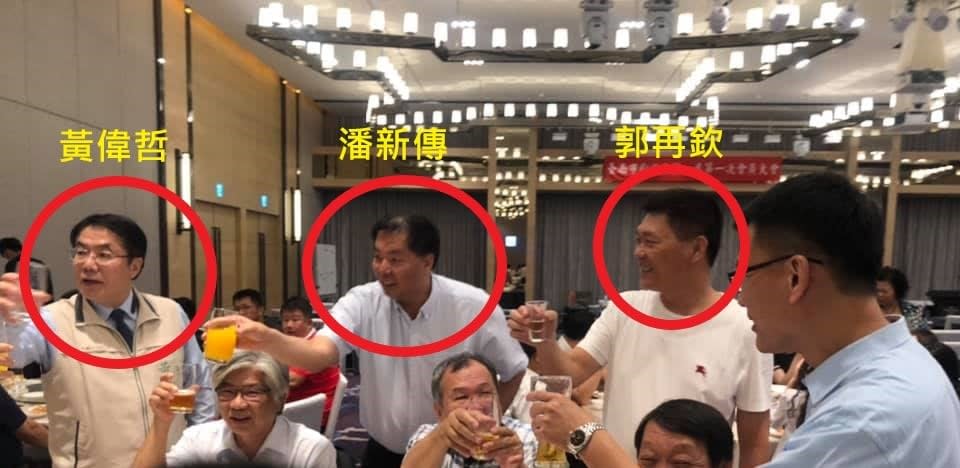 台南政壇傳聞，民進黨台南市黨部主委潘新傳（中）與市長黃偉哲（左）及前中執委郭再欽漸行漸遠。資料照片