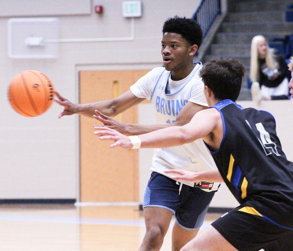 Bartlesville High School guard David Castillo, left, feeds the ball to a teammate as the Bruins take on Victory Christian in a scrimmage last fall at the Bruin Fieldhouse.
(Photo: Mike Tupa/Examiner-Enterprise)