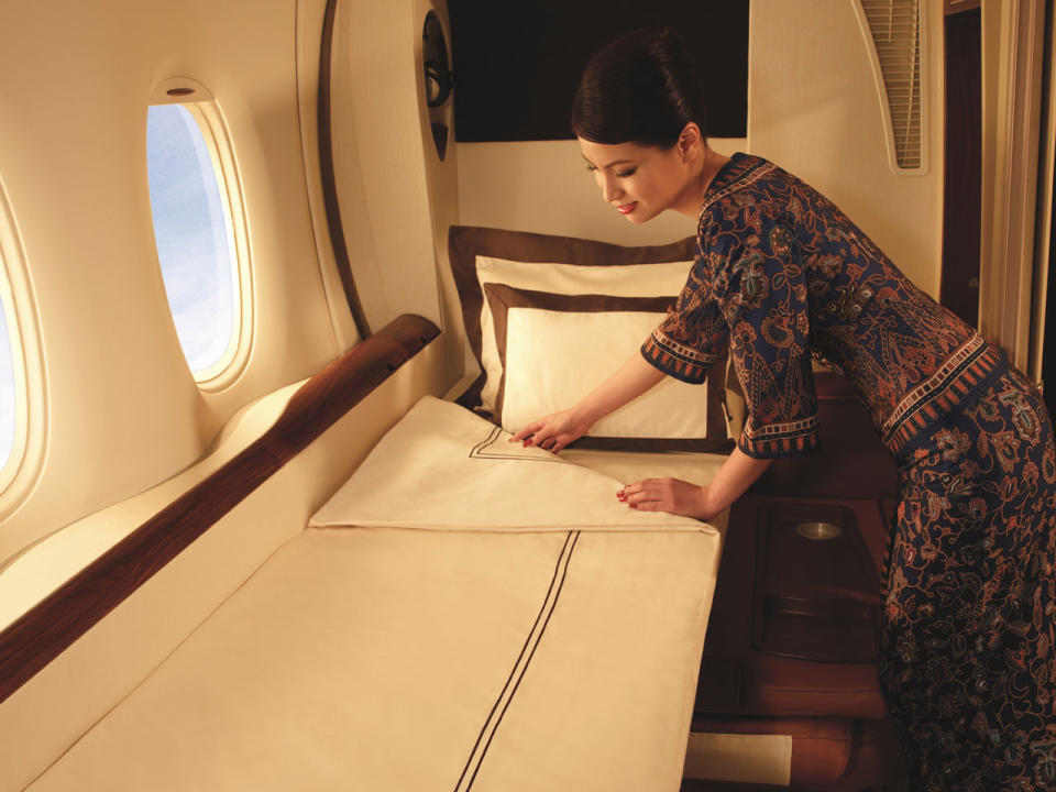 <p>Komfort schreibt Singapore Airlines groß. Im Airbus A380 können es sich Reisende seit 2007 in einer der von dem französischen Designer Jean-Jaques Coste entworfenen Betten gemütlich machen. (Bild-Copyright: Singapore Airlines) </p>