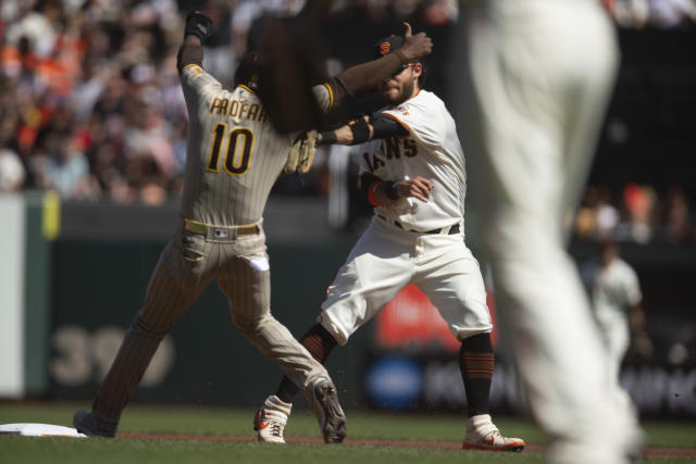 Giants reward Brandon Crawford with new two-year, $32 million deal