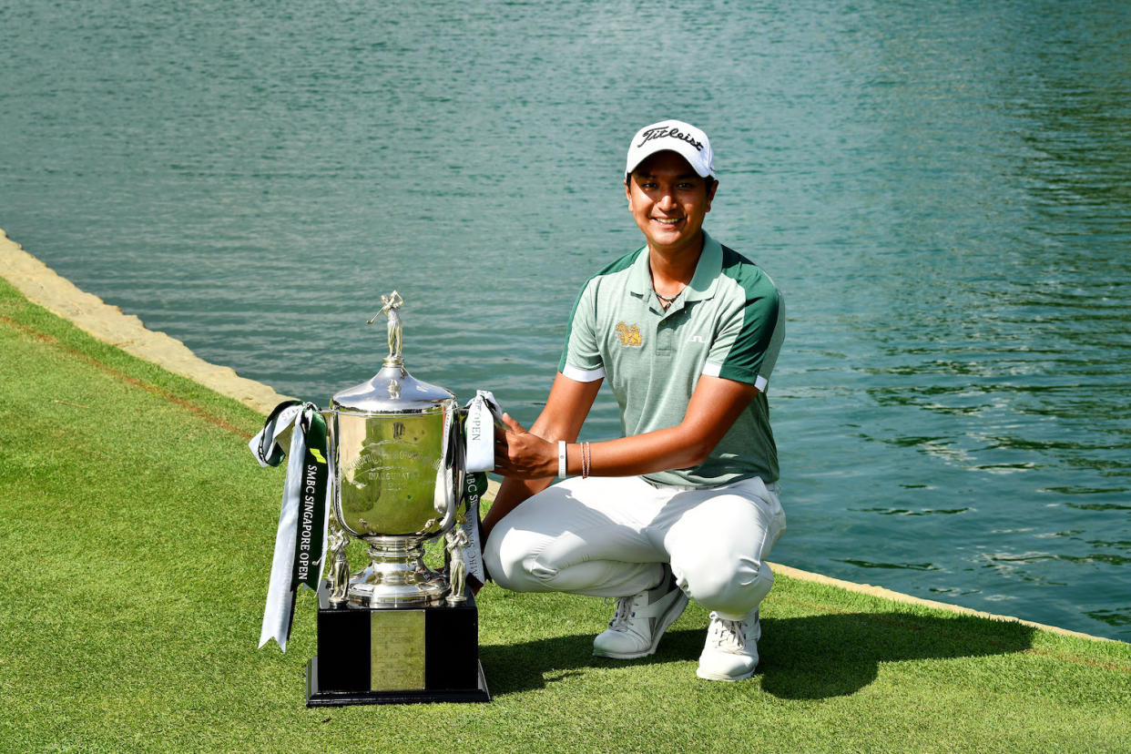 Thai golfer Sadom Kaewkanjana with the winner's trophy after clinching the 2022 SMBC Singapore Open at Sentosa Golf Club. (PHOTO: Paul Lakatos/SPORTFIVE)