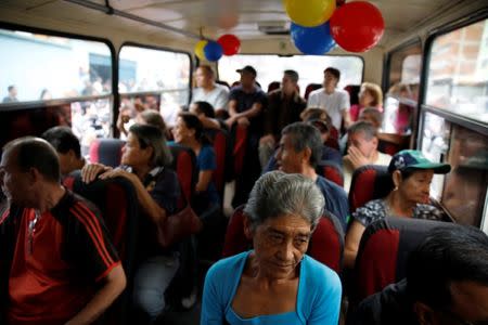 Venezuelan citizen are driven in a bus to a polling station after theirs was closed and relocated during a nationwide election for new governors in Caracas, Venezuela, October 15, 2017. REUTERS/Carlos Garcia Rawlins