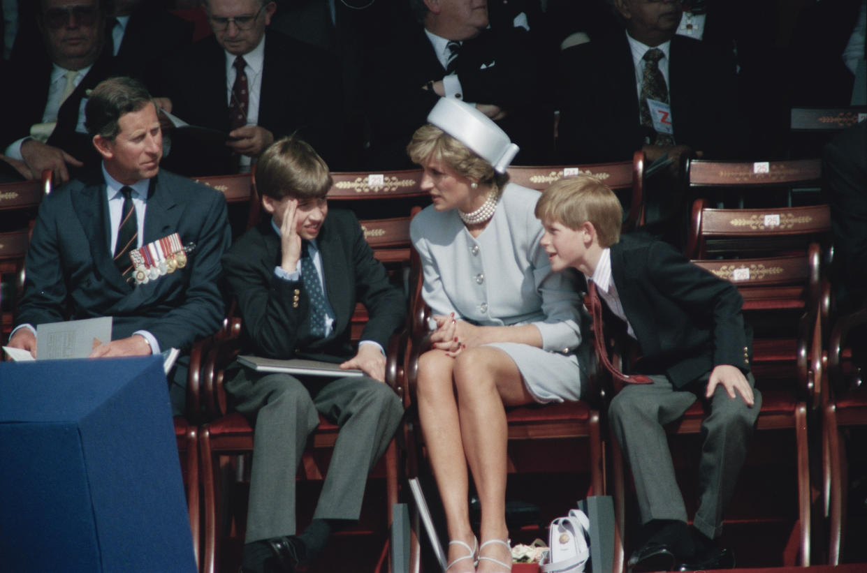 La famille royale à la commémoration du 50e anniversaire du 8 mai - De gauche à droite : le prince Charles, le prince William, la princesse Diana et le prince Harry. (Photo by Mathieu Polak/Sygma via Getty Images)