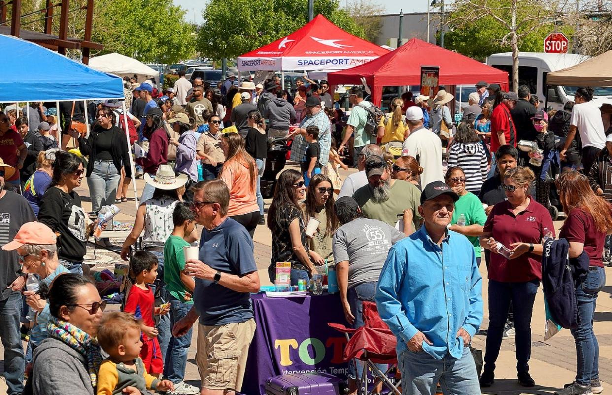 ¡Mira! Las Cruces, a free, family-friendly festival, is set for 2-10 p.m. Saturday, April 29, 2023 at
Plaza de Las Cruces, Rio Grande Theatre and downtown Main Street.