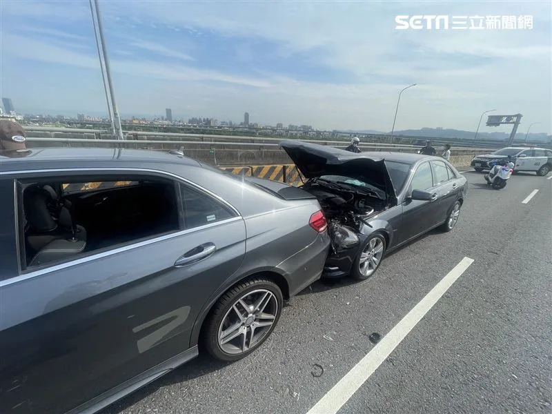 &#x008a31;&#x0059d3;&#x005de5;&#x005ee0;&#x008001;&#x0095c6;&#x005a18;&#x004e0d;&#x00614e;&#x00604d;&#x00795e;&#x008ffd;&#x00649e;&#x009673;&#x0051a0;&#x009716;&#x007684;&#x008f4e;&#x008eca;&#x003002;&#x00ff08;&#x005716;&#x00ff0f;&#x007ffb;&#x00651d;&#x00756b;&#x009762;&#x00ff09;