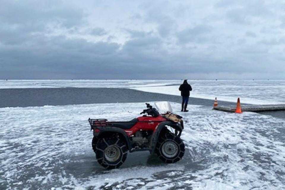 fishermen rescued in minnesota