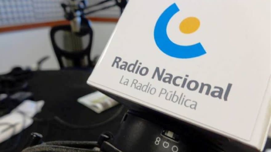 El DNU de Milei abre la puerta a la privatización de Radio Nacional.