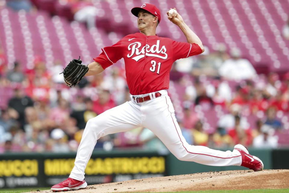 Cincinnati Reds starting pitcher Mike Minor (31) throws during the first inning of a baseball game against the Pittsburgh Pirates Thursday, July 7, 2022, in Cincinnati.