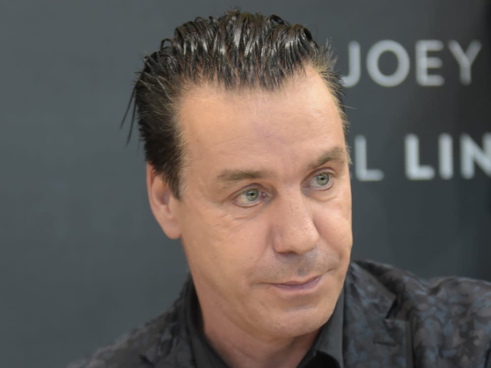 Rammstein-Frontmann Till Lindemann muss seine Solo-Tour verschieben. (Bild: Markus Wissmann / shutterstock.com)