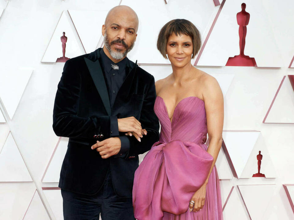 Halle Berry und ihr Partner Van Hunt bei den Academy Awards (Bild: imago images/Cinema Publishers Collection)