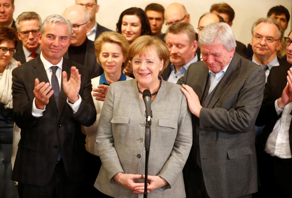 Auch nach dem Scheitern der Jamaika-Sondierungen bekommt Angela Merkel genügend Rückhalt aus ihrer Partei (Bild: Reuters)