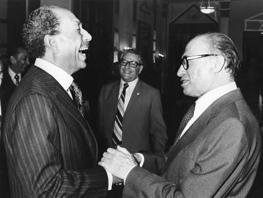 Menachem Begin (right) and Anwar Sadat on November 20, 1977 in Jerusalem