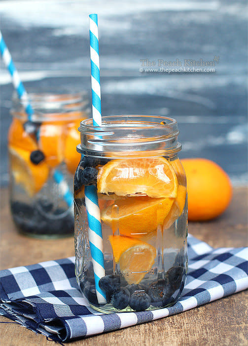 Get the <a href="http://www.thepeachkitchen.com/2013/07/blueberry-%E2%99%A5-orange-water-infuse-your-water/" target="_blank">Blueberry Orange Water recipe</a> on The Peach Kitchen.&nbsp;<br />