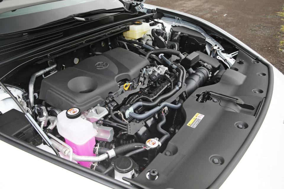 貴族版車型搭載的是A25A-FXS 2.5升值列四缸Hybrid油電動力系統，擁有222hp最大綜效馬力輸出，平均油耗可達22.4km/L。