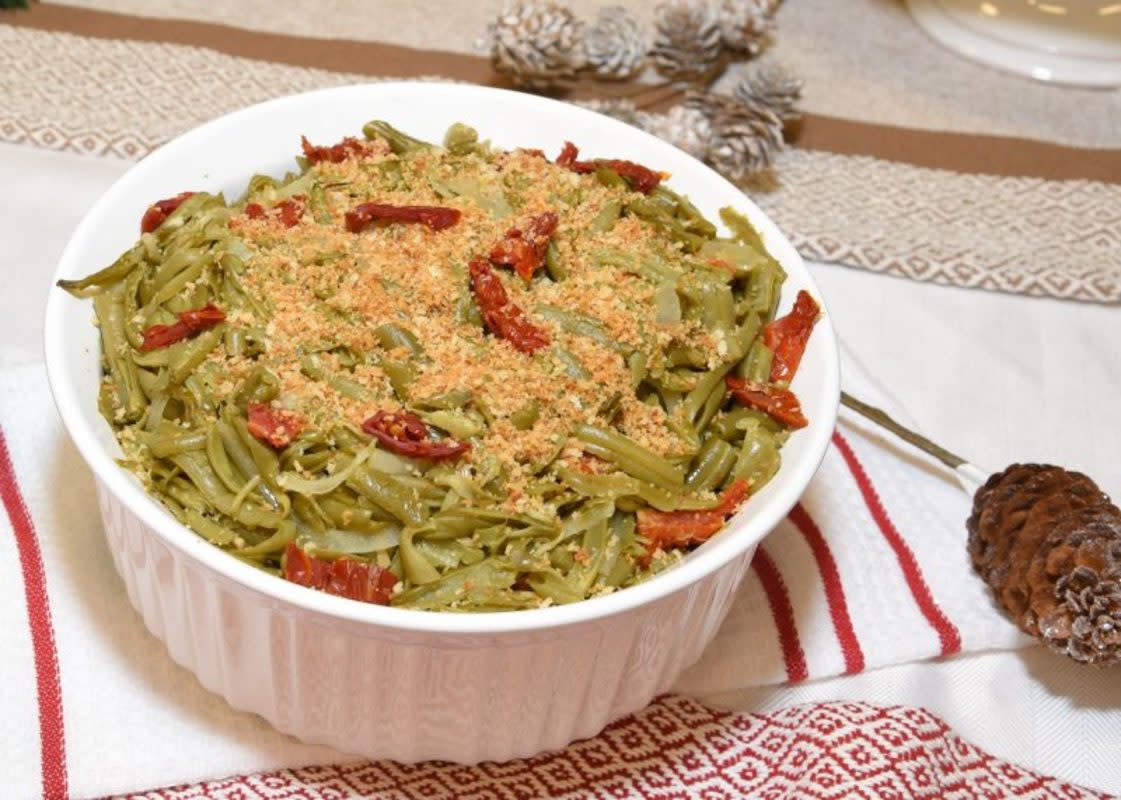 <p>Courtesy of Vanessa Lachey</p><p>Vanessa Lachey makes this Italian herbed green bean skillet with a crunchy crumb topping for her husband Nick Lachey and the kids on Thanksgiving.</p><p><strong>Get the Recipe: <a href="/956105/kelli_acciardo/vanessa-lacheys-italian-herbed-green-bean-skillet-with-crunchy-crumb-topping/" data-ylk="slk:Italian Herbed Green Bean Skillet with Crunchy Crumb Topping;elm:context_link;itc:0;sec:content-canvas" class="link rapid-noclick-resp">Italian Herbed Green Bean Skillet with Crunchy Crumb Topping</a></strong></p>