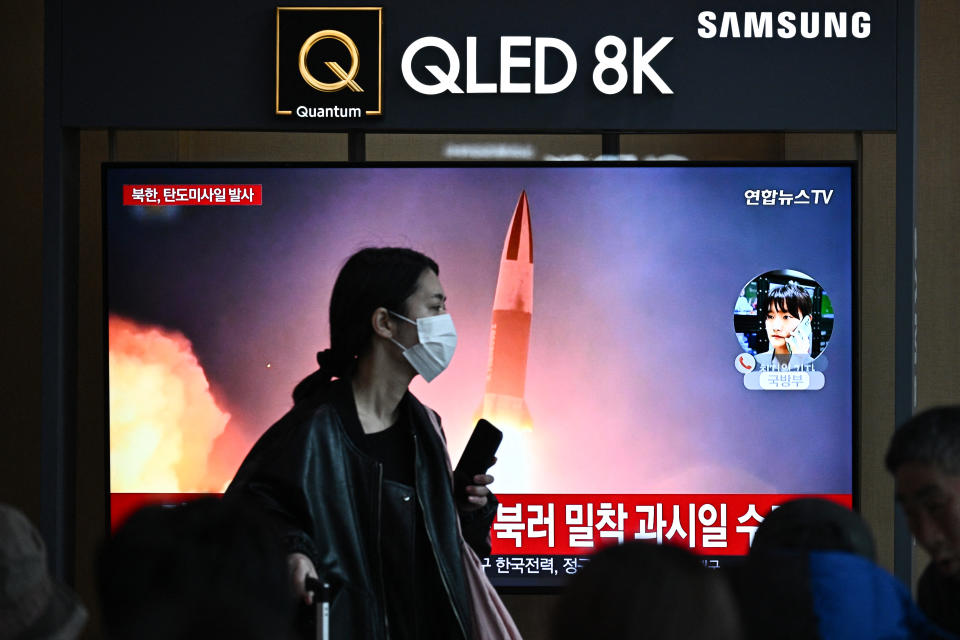 南韓聯合新聞通訊社（Yonhap）引述合同參謀本部的消息指出，北韓18日發射一枚彈道飛彈。（Photo by ANTHONY WALLACE/AFP via Getty Images）