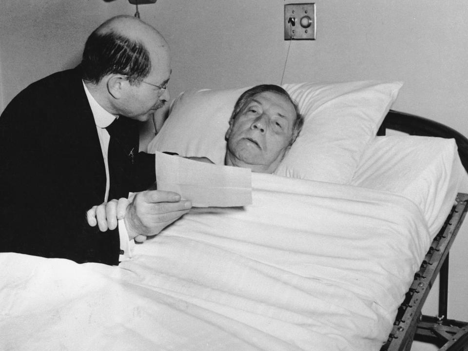 Frederick Cook, while laying in a hospital bed, is shown news of a pardon issued by President Theodore Roosevelt in 1940.