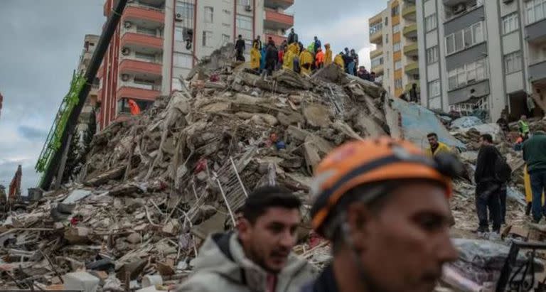 El terremoto graves destrozos en Turquía y Siria.