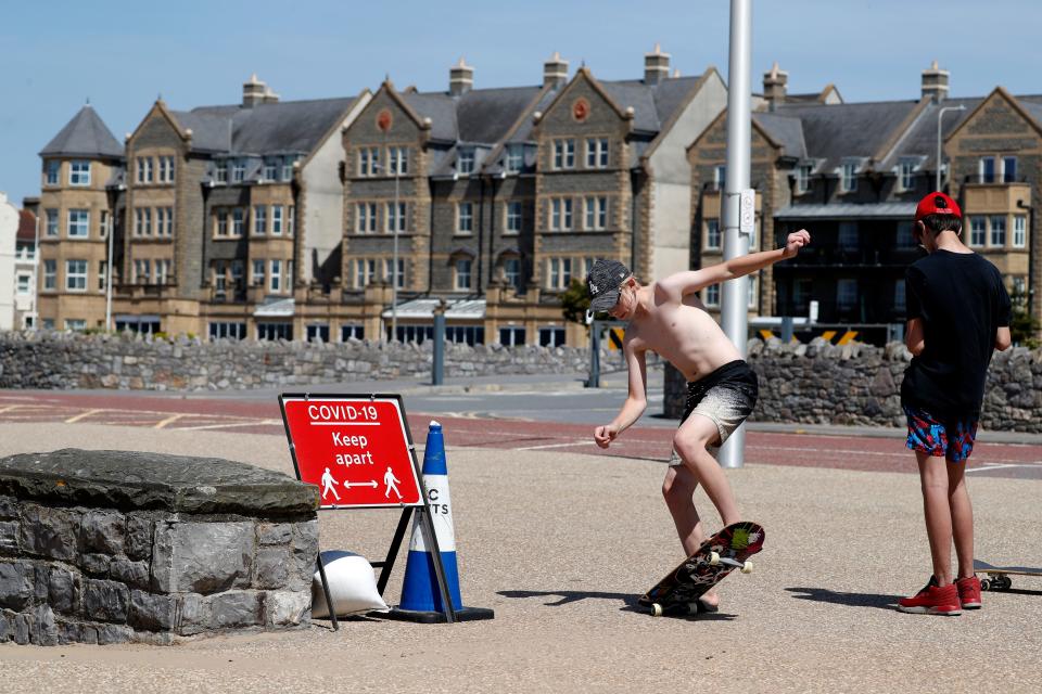 A sign displaying advice on social distancing is displayed at the beach in Weston-super-Mare, south west England on May 27, 2020, as lockdown measures are eased during the novel coronavirus COVID-19 pandemic. (Photo by Adrian DENNIS / AFP) (Photo by ADRIAN DENNIS/AFP via Getty Images)