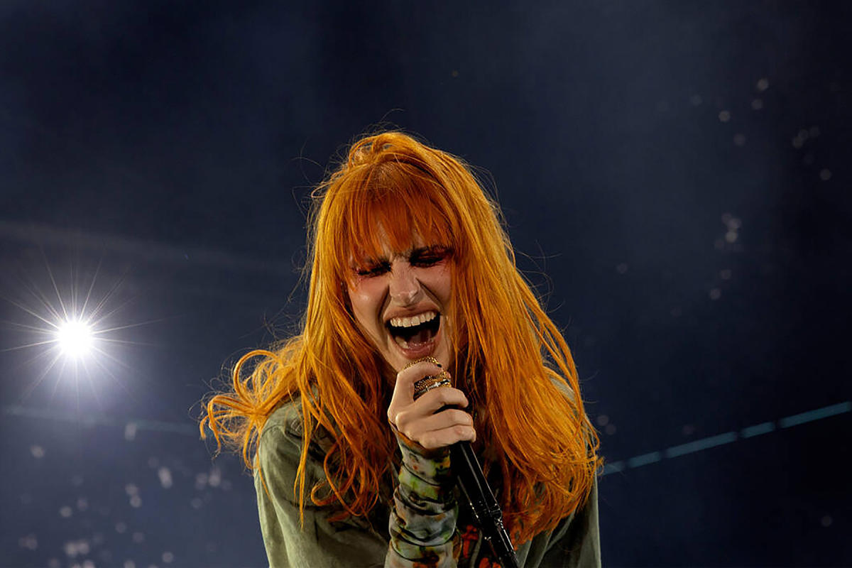 Paramore - BNE – Sunset In