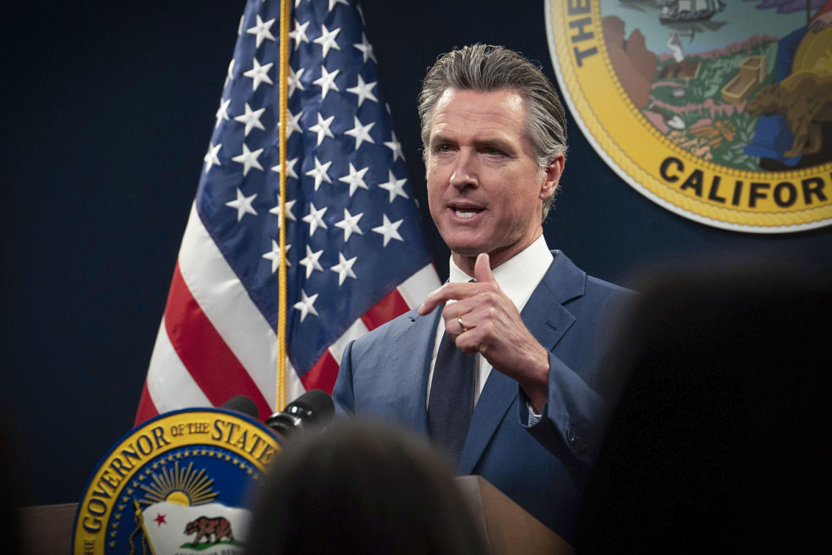 Le gouverneur Gavin Newsom signe un projet de loi autorisant les médecins de l’Arizona à pratiquer des avortements en Californie