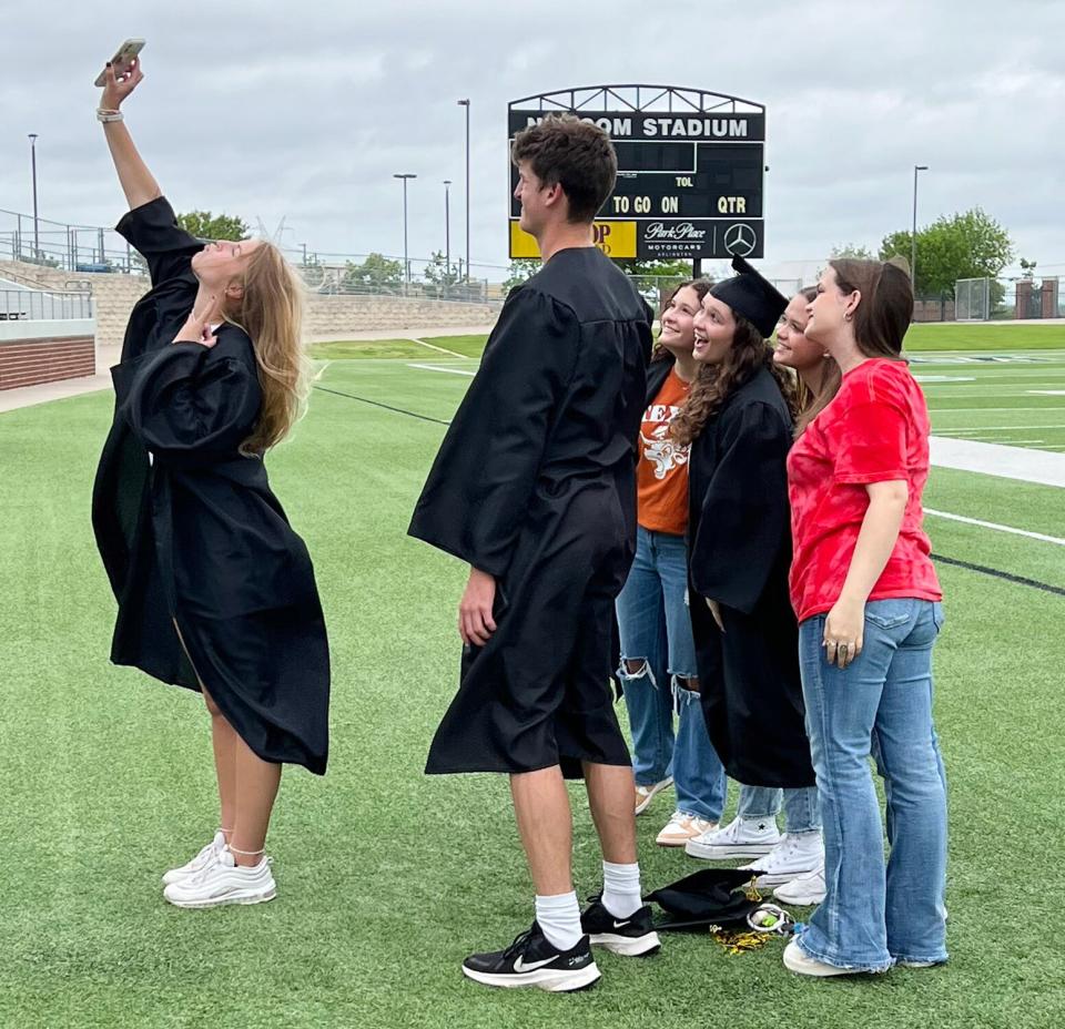 35 Sets of Twins Are Graduating from This Texas School District: ‘We All Have a Connection’